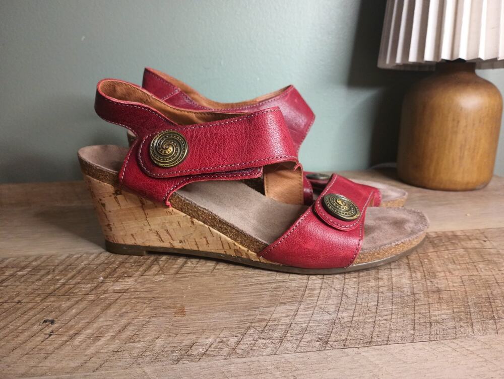 Taos Carousel 2 Wedge Sandals Womens 38 US 7-7.5 Red Button Comfort Bohemian